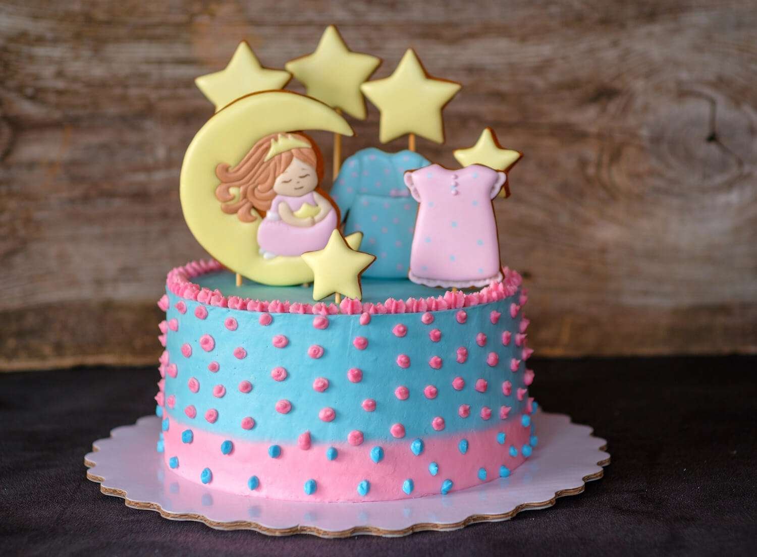 10 Creative Cake Decorating Ideas to Wow Your Guests / Bake Batter & Beyond