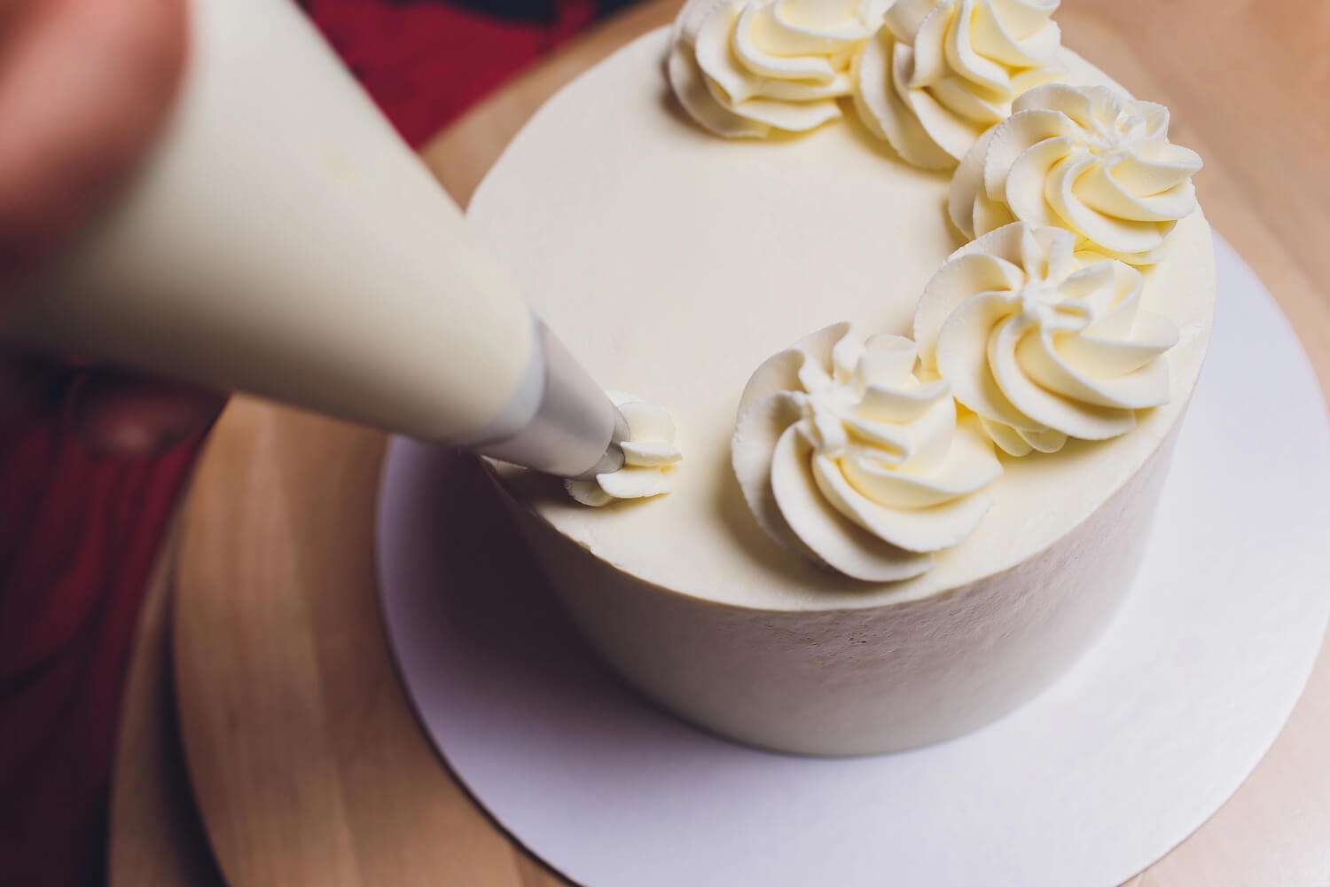 The Ultimate Guide to Cake Decorating Tools / Bake Batter & Beyond