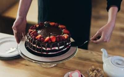 10 Creative Chocolate Cake Decorating Ideas