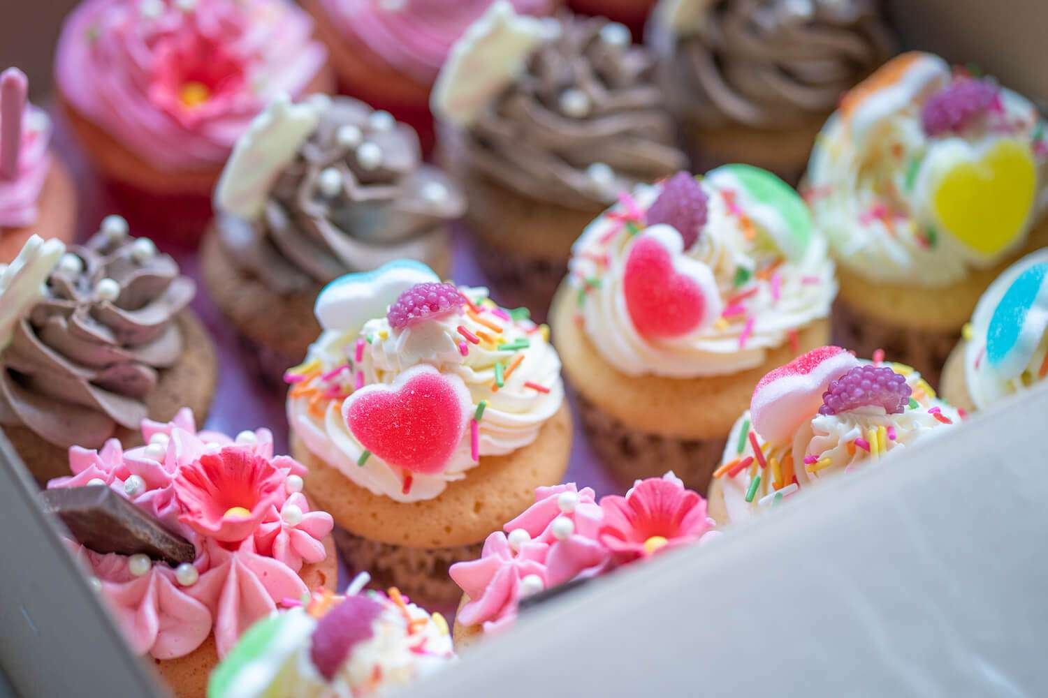 Perfecting Your Cupcakes: How to Get Lovely Looking Cupcakes Every Time / Bake Batter & Beyond