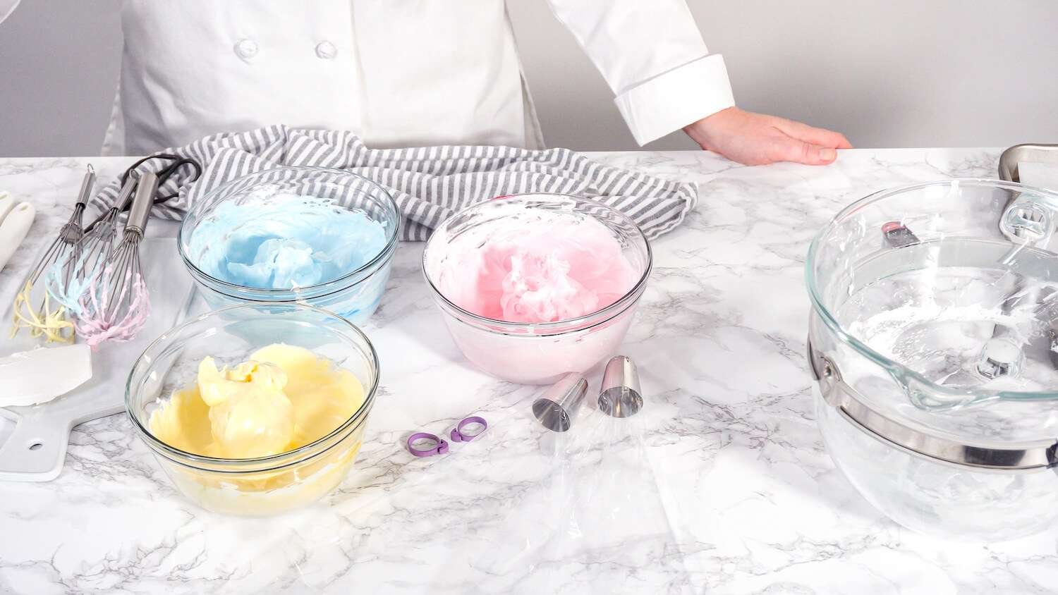 Cake Decorating Tips: How to Prevent Air Bubbles in Buttercream Icing / Bake Batter & Beyond