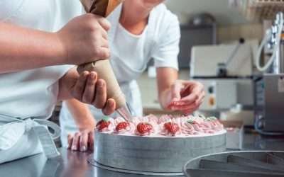 Masterful Cake Decorating Tips to Elevate Your Baking Artistry
