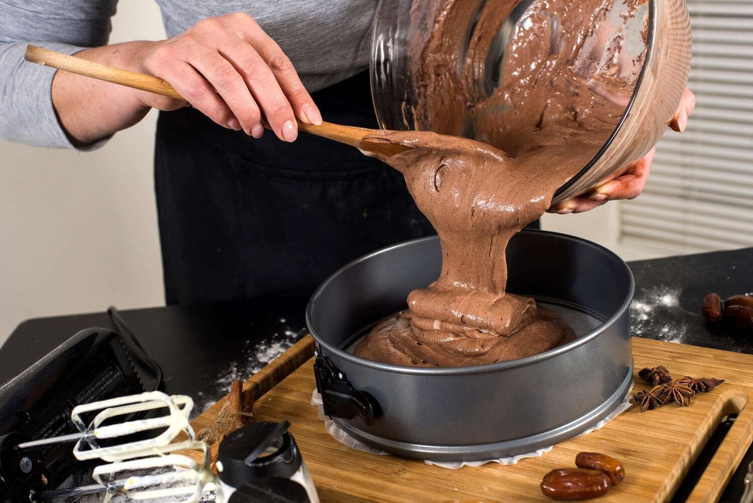 Essential Cake Baking Equipment: A Complete Guide / Bake Batter & Beyond