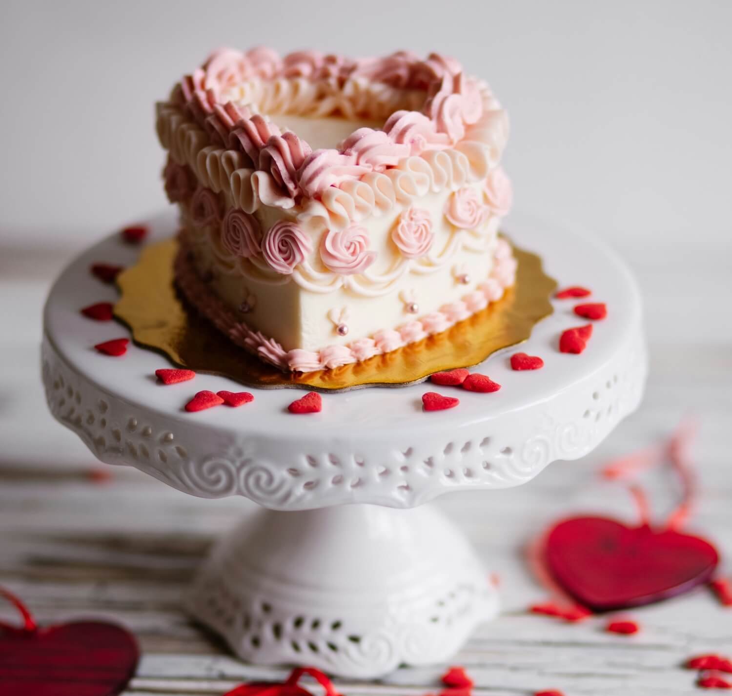 Creative Heart Cake Decorating Ideas / Bake Batter & Beyond