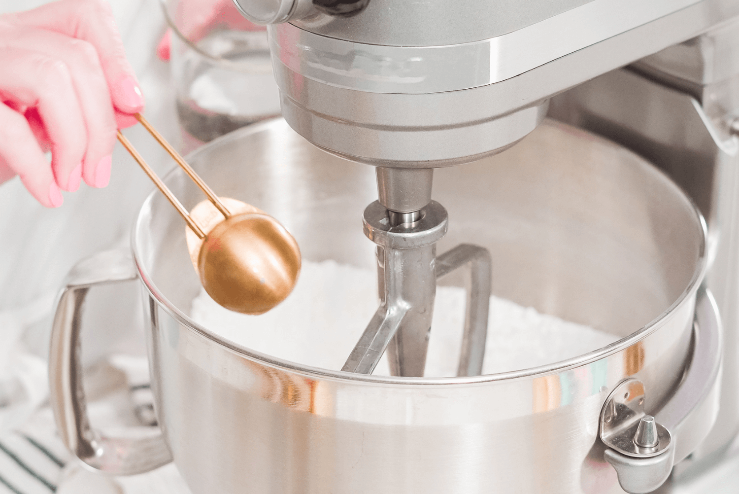 The Ultimate Guide to Stand Mixers for Baking: Elevate Your Kitchen Game in 2024! | Bake Batter and Beyond