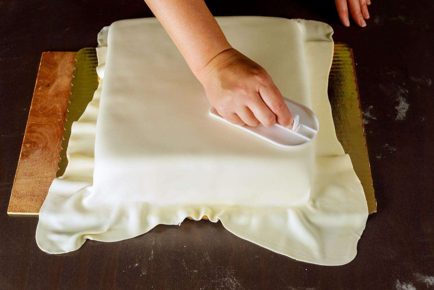 10 Must-Have Affordable Cake Decorating Tools for Bakers on a Budget in 2024 | Bake Batter and Beyond