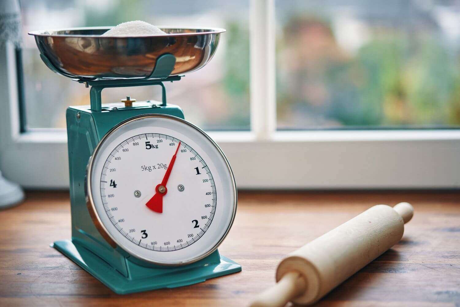 Baking Scale vs. Measuring Cups: Which is More Accurate? (2024 Precision Showdown) | Bake Batter and Beyond