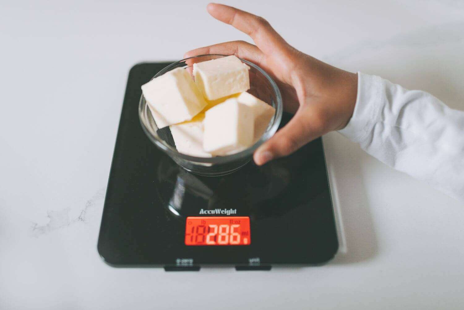 Baking Scale vs. Measuring Cups: Which is More Accurate? (2024 Precision Showdown) | Bake Batter and Beyond