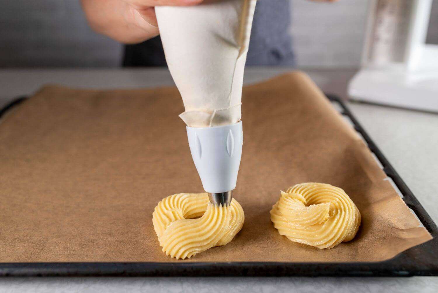 The Ultimate Guide to Piping Bags for Cake Decorating: Elevate Your Baking Game in 2024 | Bake Batter and Beyond